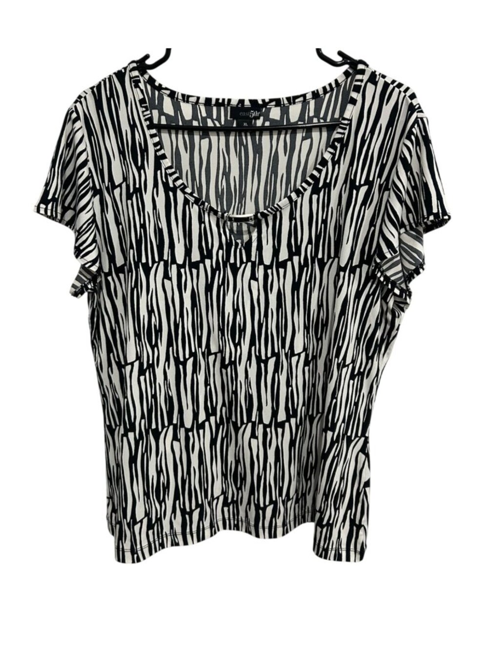 East 5th XL Black White Zebra Stripe Short Sleeve Top Keyhole Detail Y2K Kitschy